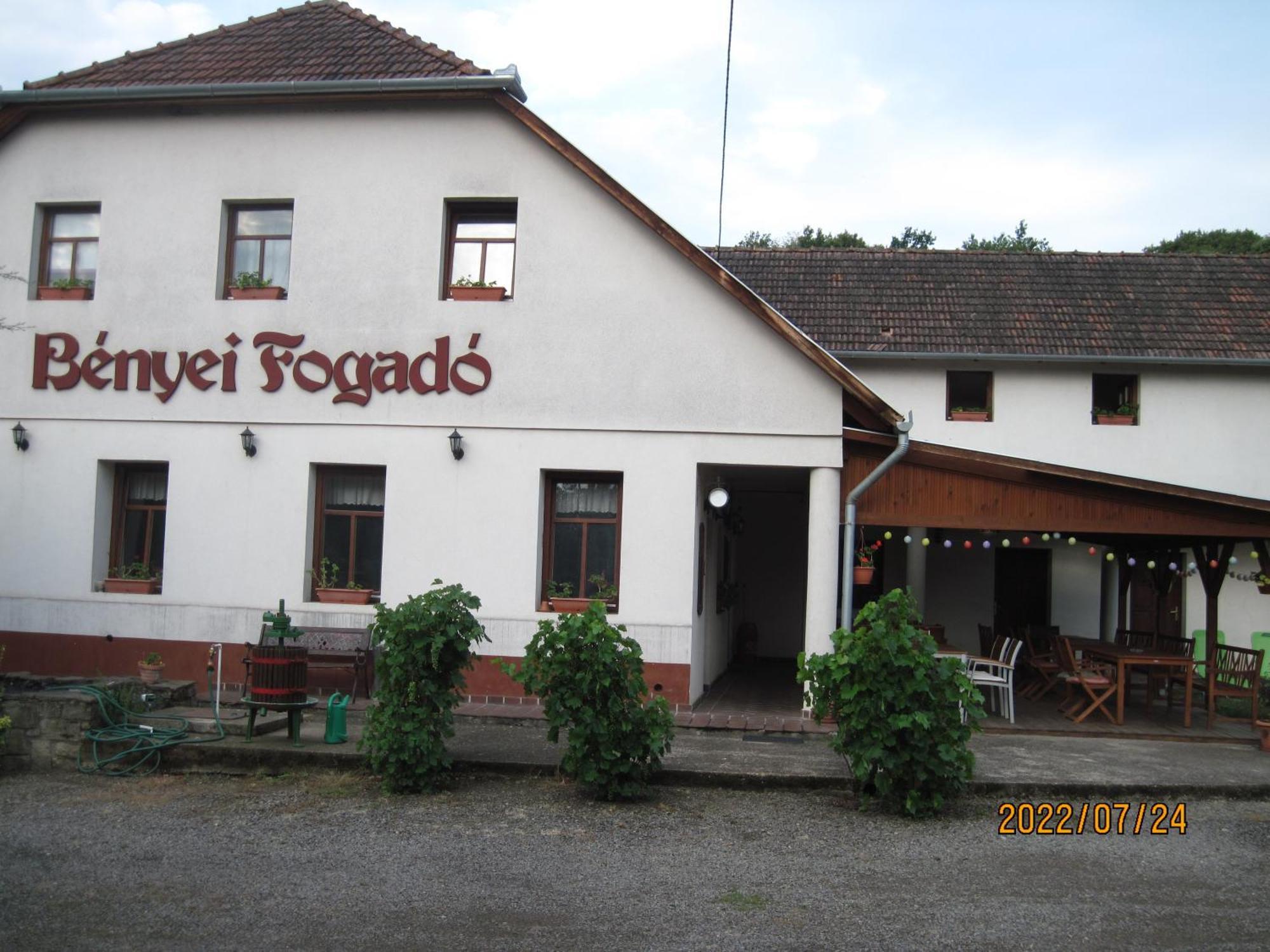 Benyei Fogado Panzio Es Etterem Bed & Breakfast Erdobenye Exterior photo