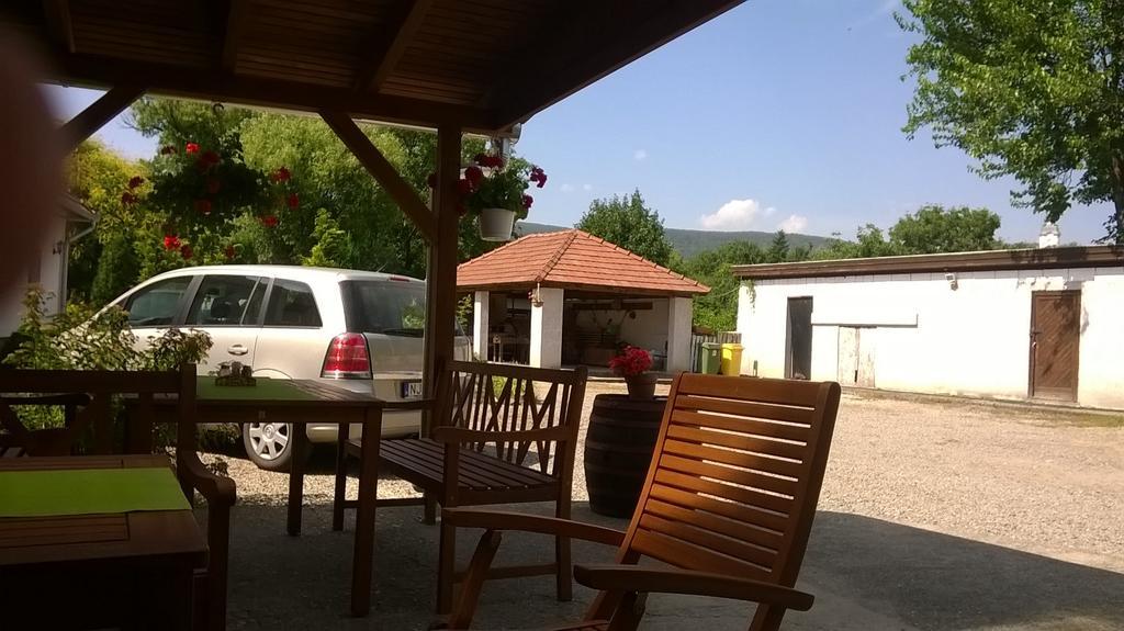 Benyei Fogado Panzio Es Etterem Bed & Breakfast Erdobenye Exterior photo