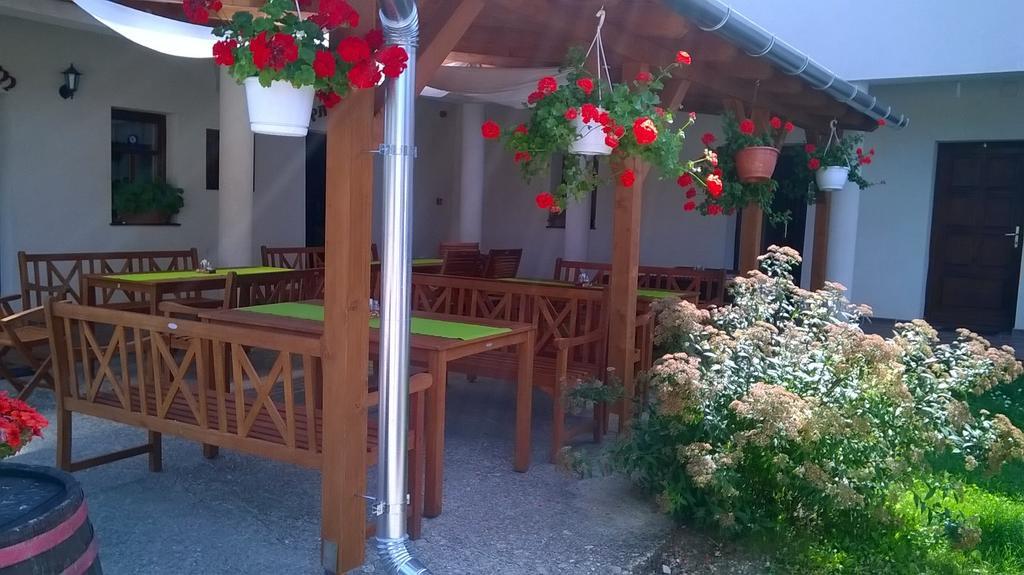 Benyei Fogado Panzio Es Etterem Bed & Breakfast Erdobenye Exterior photo