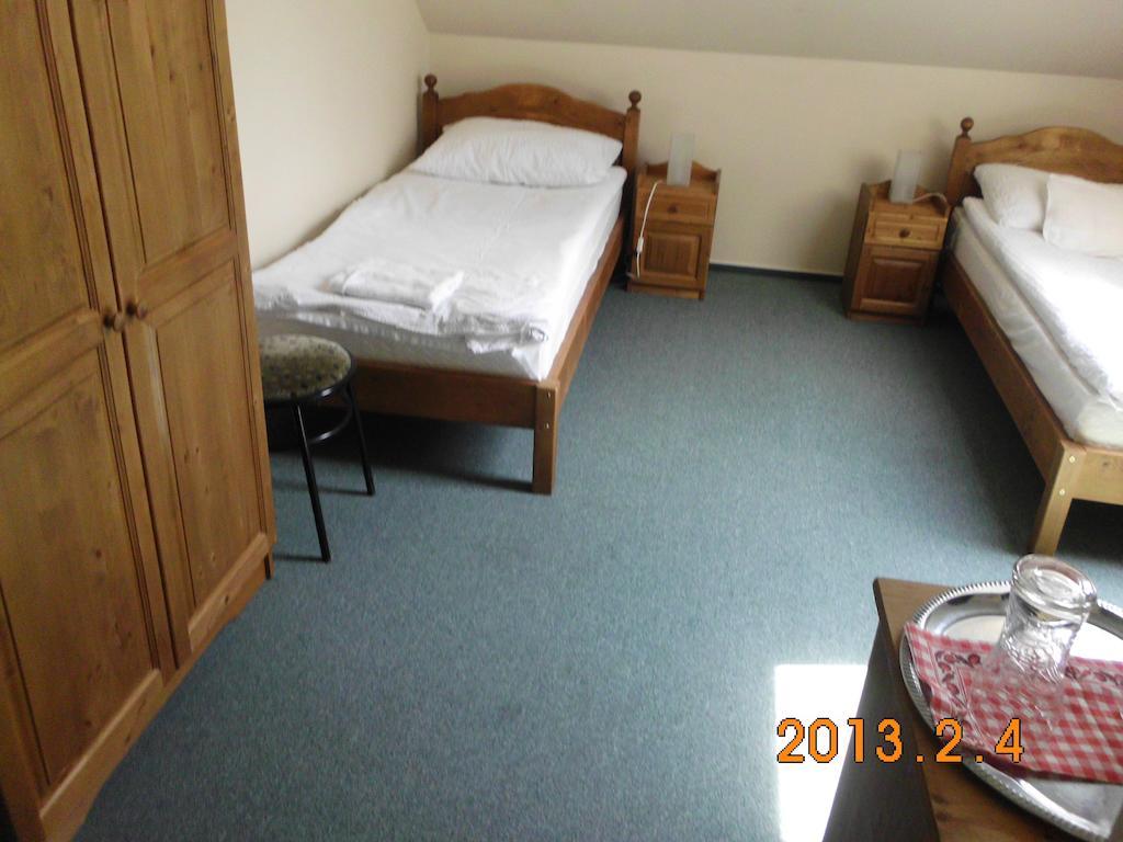 Benyei Fogado Panzio Es Etterem Bed & Breakfast Erdobenye Room photo